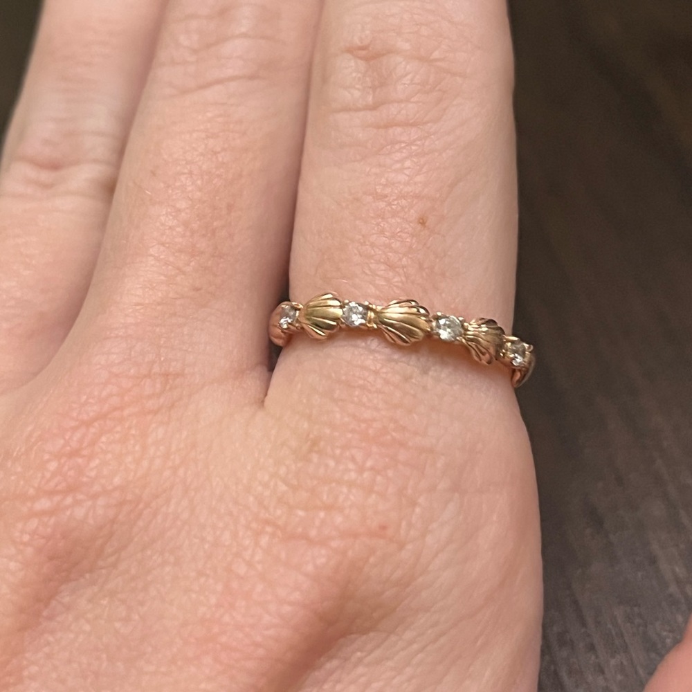 Brand New Pandora Ring!! Never worn and in excellent condition!!